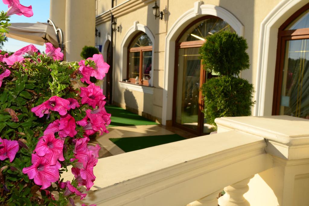 Hotel Palac Akropol Lublino Esterno foto